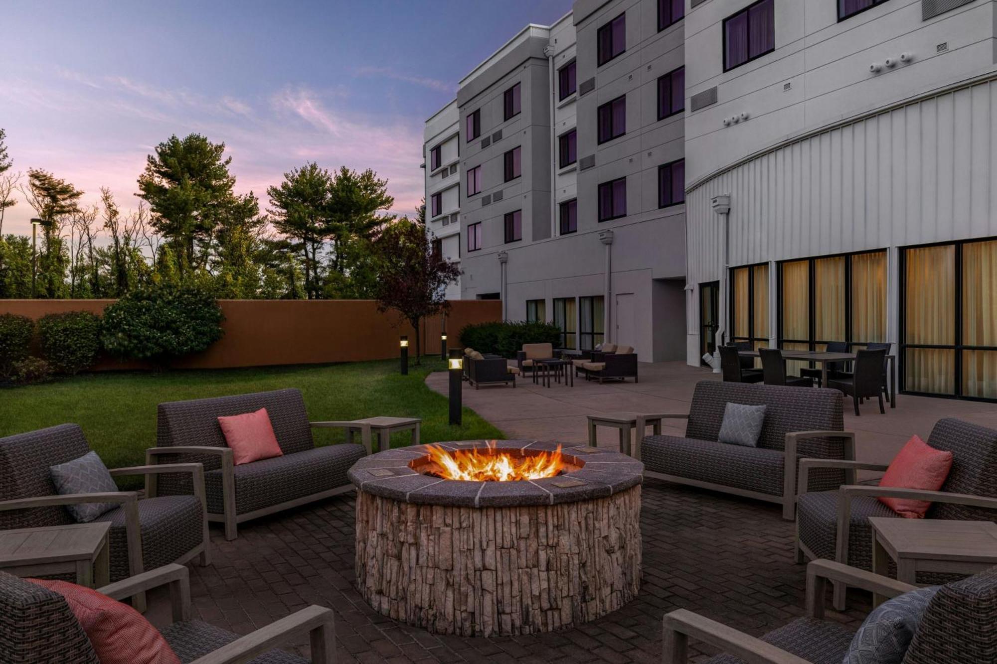 Готель Courtyard Mt. Holly Westampton Екстер'єр фото