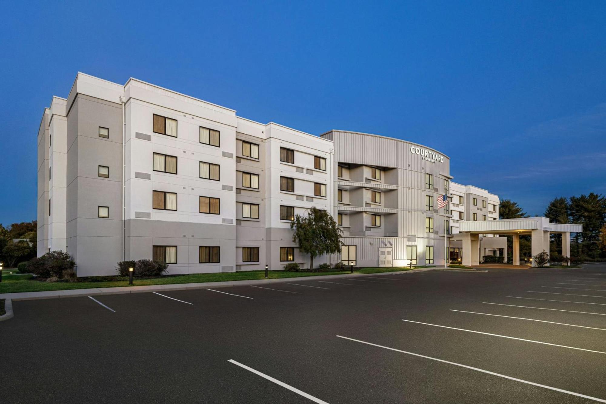Готель Courtyard Mt. Holly Westampton Екстер'єр фото